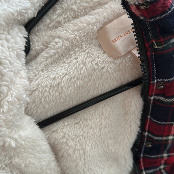 Skies Are Blue Vest - Picture 6 of 6